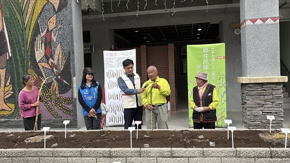 布農族小米保種復育推廣計畫：東埔國小的小米播種儀式