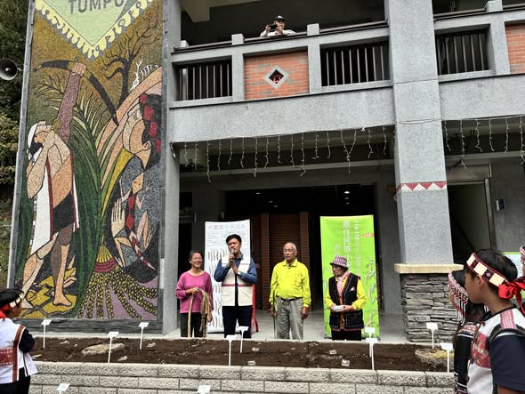 布農族小米保種復育推廣計畫:東埔國小的小米播種儀式